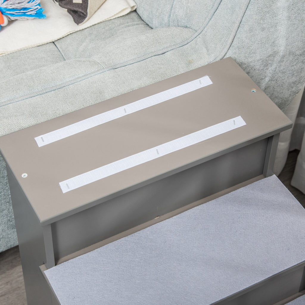 Detaljvy av djurtrappans halkfria stegytor som ger extra trygghet och säkerhet för ditt husdjur.