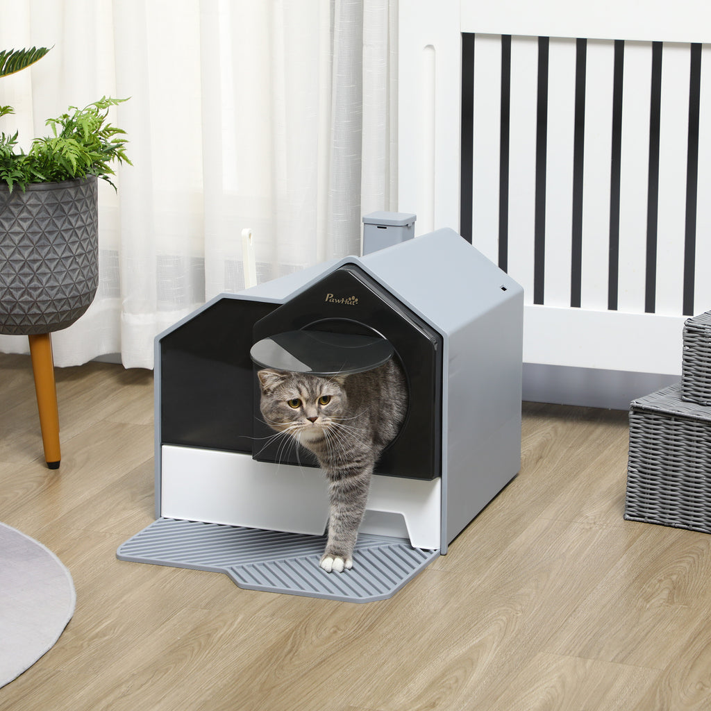 Stilren grå och vit kattlåda formad som en liten stuga med utdragbar bottenlåda och matchande strömatta för ett rent hem.
