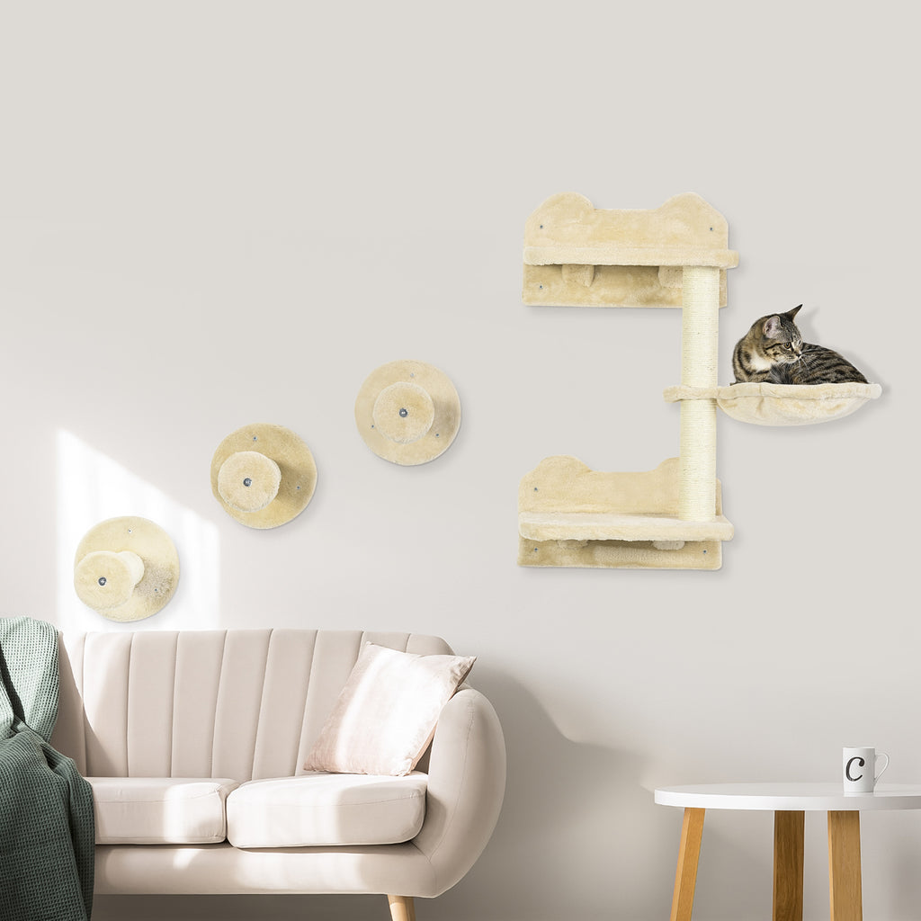 Ett stilrent 4-delat väggmonterat klättersystem för katter i beige och cremevit med hängmatta, trappsteg och en utsiktsplats.